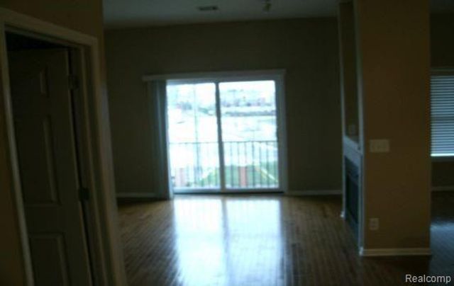 579 N Pontiac Trail, Walled Lake, MI 48390