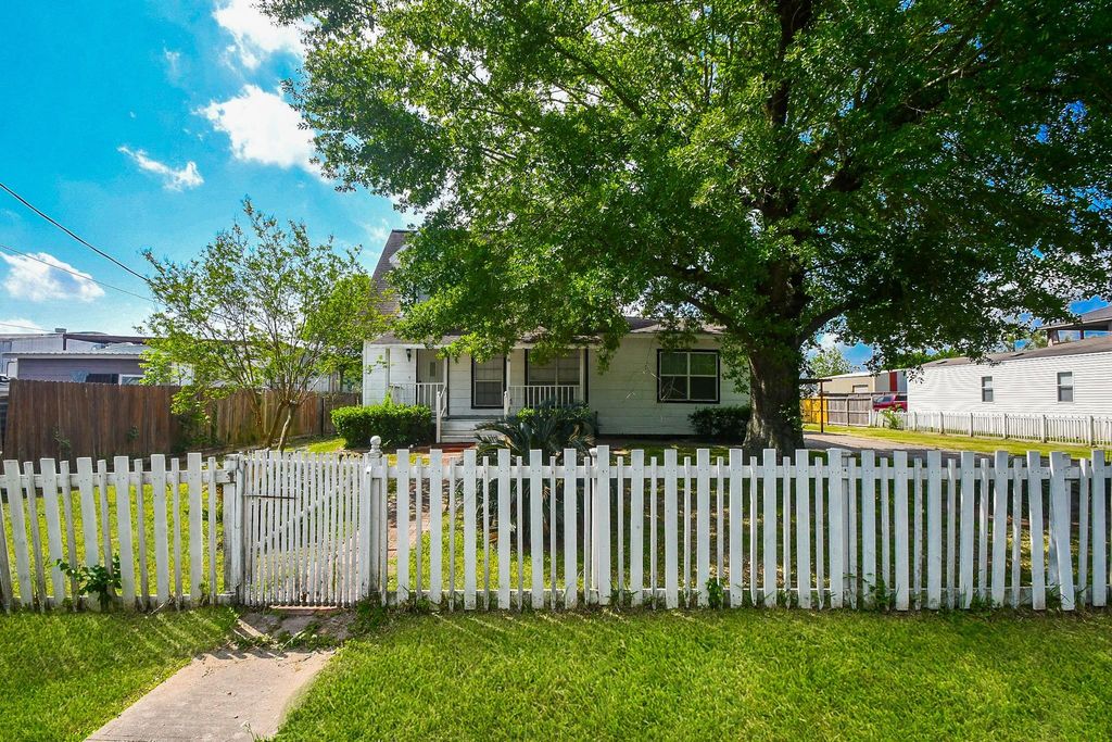 2636 Lone Oak Road, Houston, TX 77093
