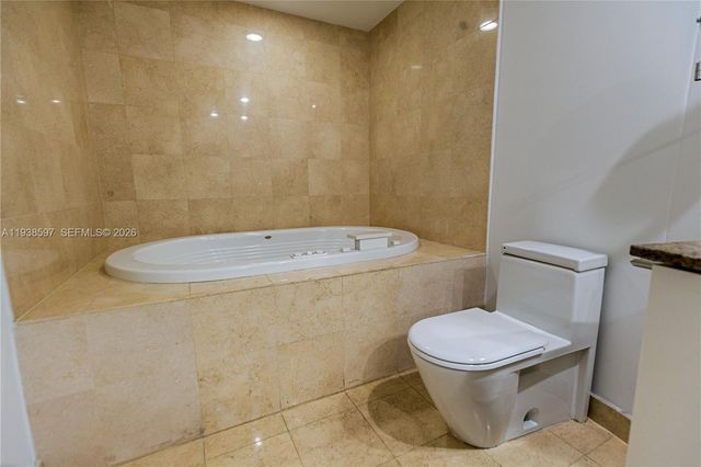 17201 Collins Ave 2006, Sunny Isles Beach, FL 33160