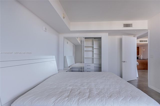 17201 Collins Ave 2006, Sunny Isles Beach, FL 33160