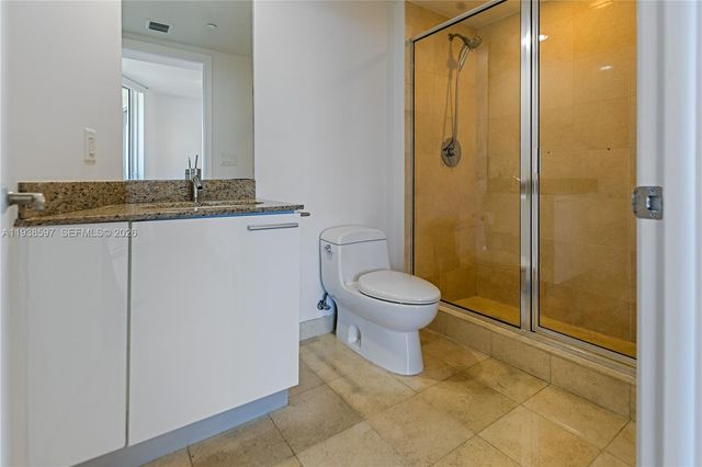 17201 Collins Ave 2006, Sunny Isles Beach, FL 33160