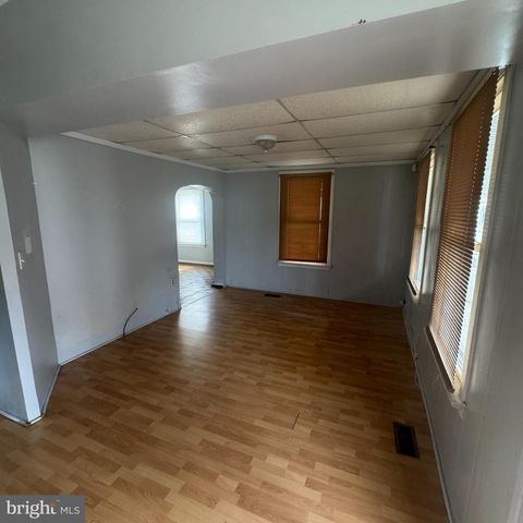 215 W MCNEAL ST W, Millville, NJ 08332