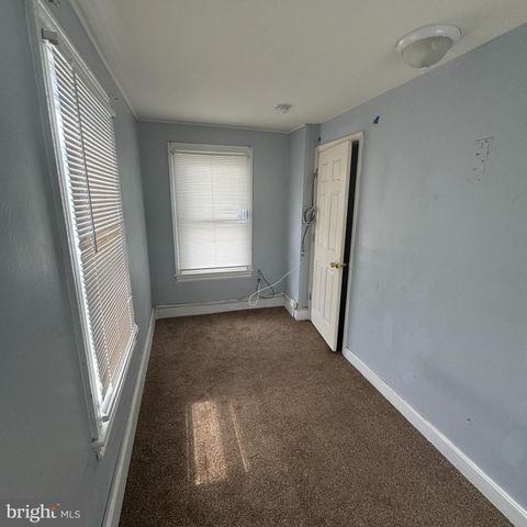 215 W MCNEAL ST W, Millville, NJ 08332
