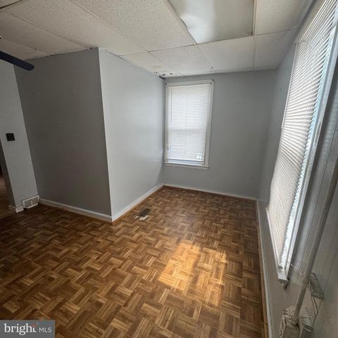 215 W MCNEAL ST W, Millville, NJ 08332
