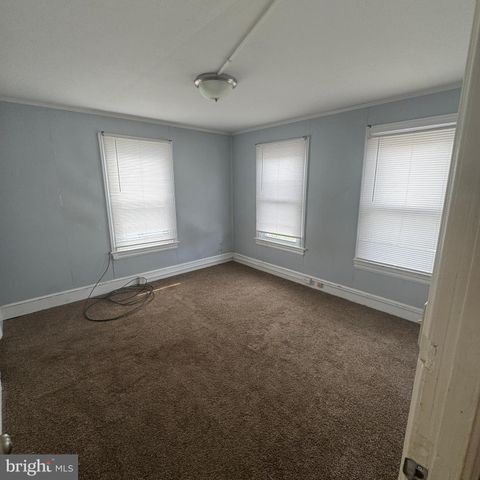 215 W MCNEAL ST W, Millville, NJ 08332