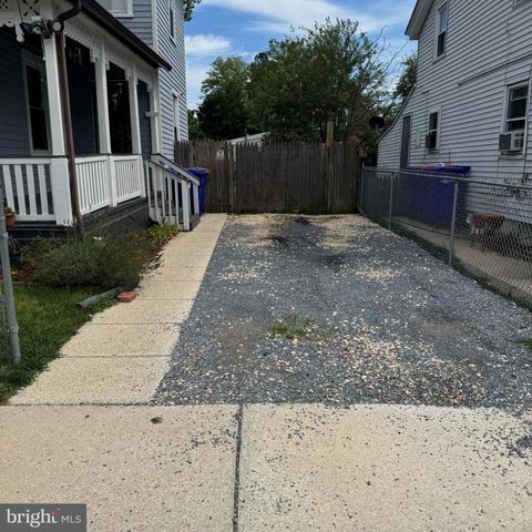 215 W MCNEAL ST W, Millville, NJ 08332