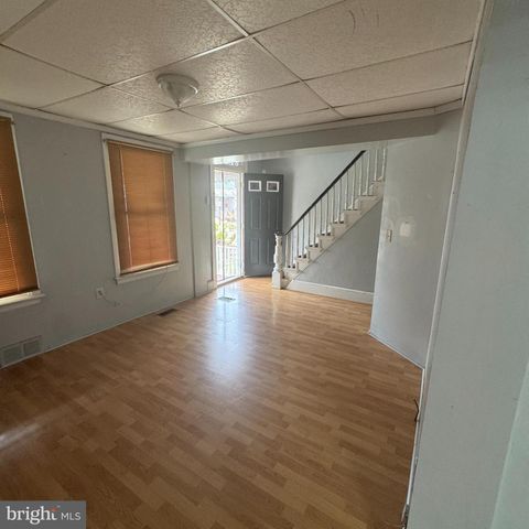 215 W MCNEAL ST W, Millville, NJ 08332