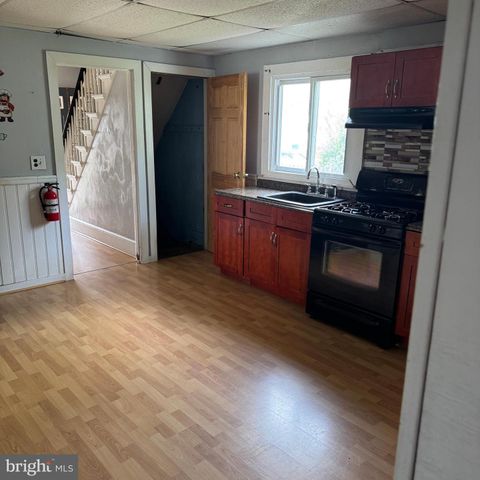 215 W MCNEAL ST W, Millville, NJ 08332