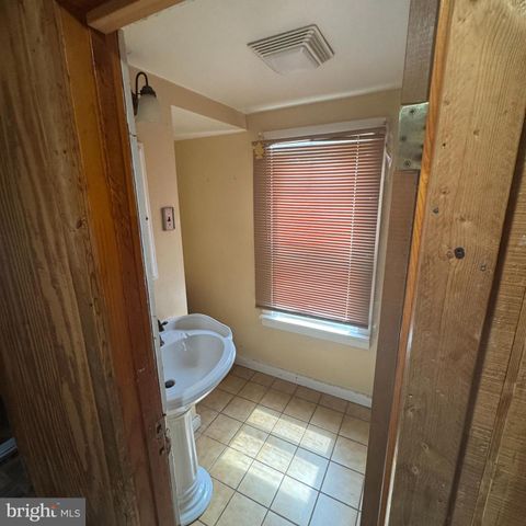 215 W MCNEAL ST W, Millville, NJ 08332