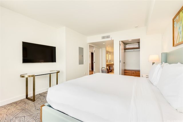 383 Kalaimoku Street E2802, Honolulu, HI 96815