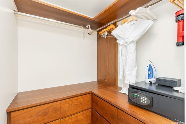 383 Kalaimoku Street E2802, Honolulu, HI 96815