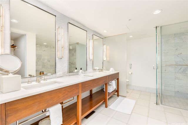 383 Kalaimoku Street E2802, Honolulu, HI 96815