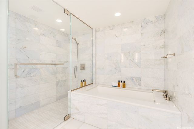 383 Kalaimoku Street E2802, Honolulu, HI 96815