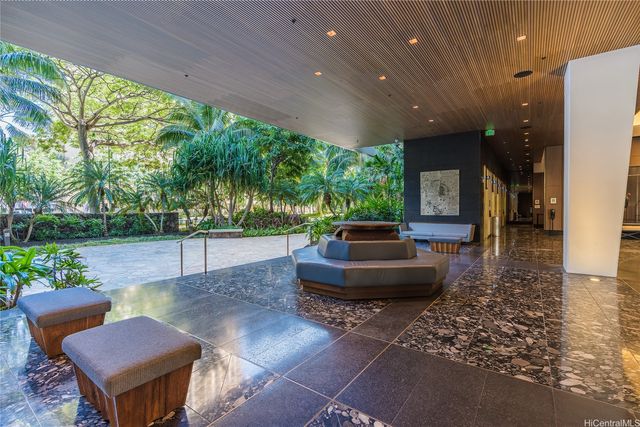 383 Kalaimoku Street E2802, Honolulu, HI 96815