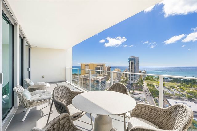 383 Kalaimoku Street E2802, Honolulu, HI 96815