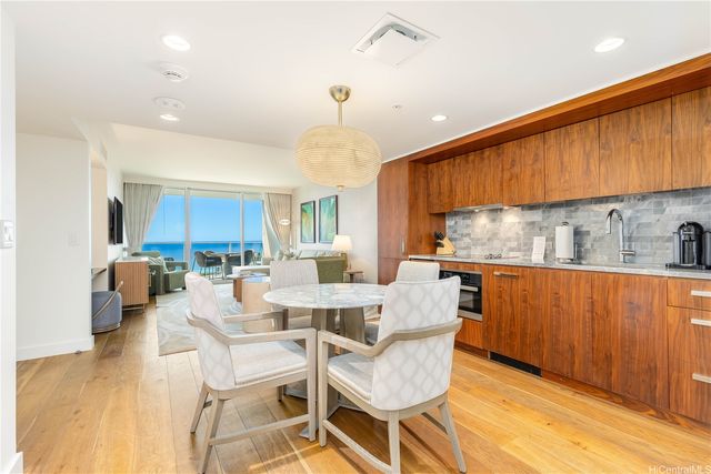 383 Kalaimoku Street E2802, Honolulu, HI 96815