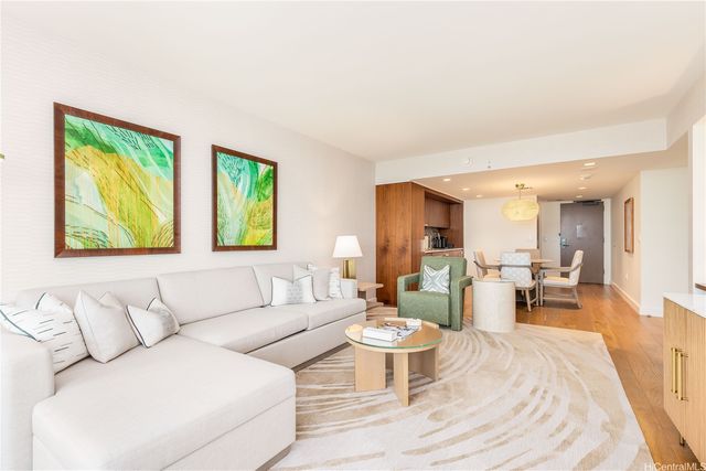 383 Kalaimoku Street E2802, Honolulu, HI 96815