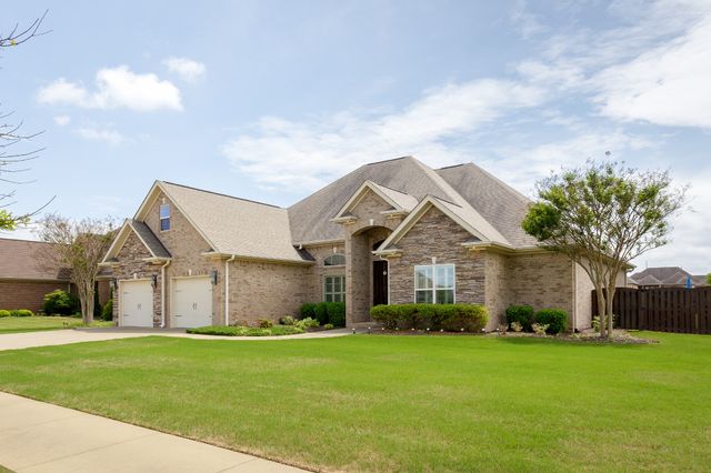 1206 Woodridge Ct, Florence, AL 35630