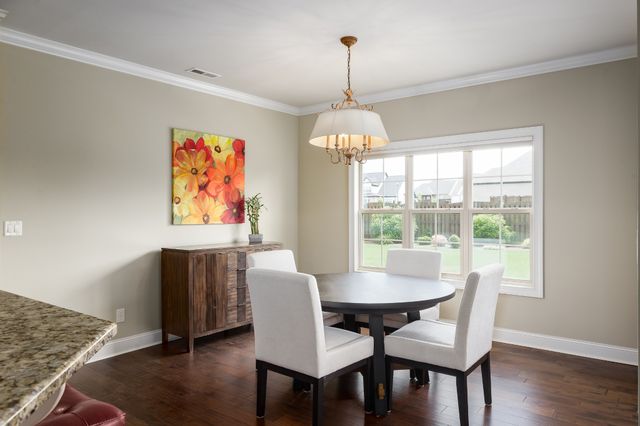 1206 Woodridge Ct, Florence, AL 35630