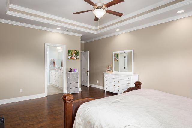 1206 Woodridge Ct, Florence, AL 35630