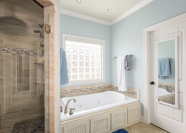 1206 Woodridge Ct, Florence, AL 35630