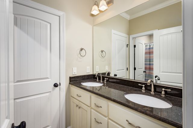 1206 Woodridge Ct, Florence, AL 35630