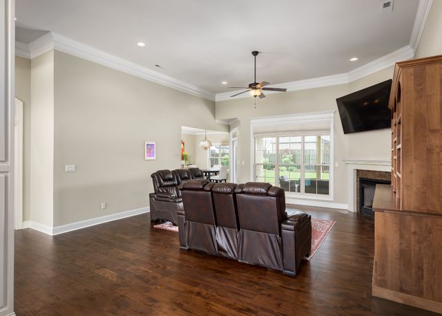 1206 Woodridge Ct, Florence, AL 35630