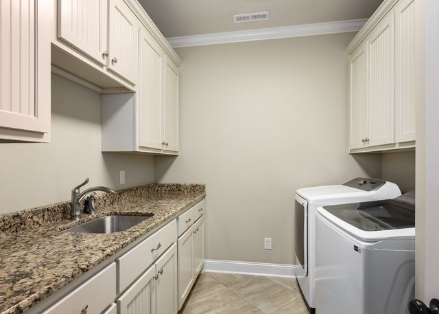 1206 Woodridge Ct, Florence, AL 35630