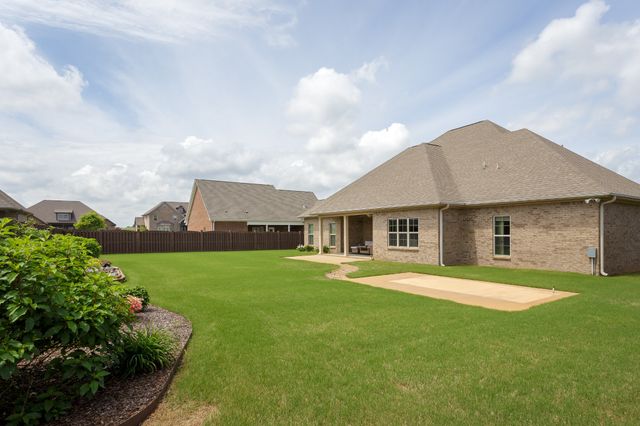 1206 Woodridge Ct, Florence, AL 35630