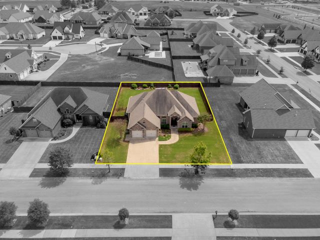 1206 Woodridge Ct, Florence, AL 35630