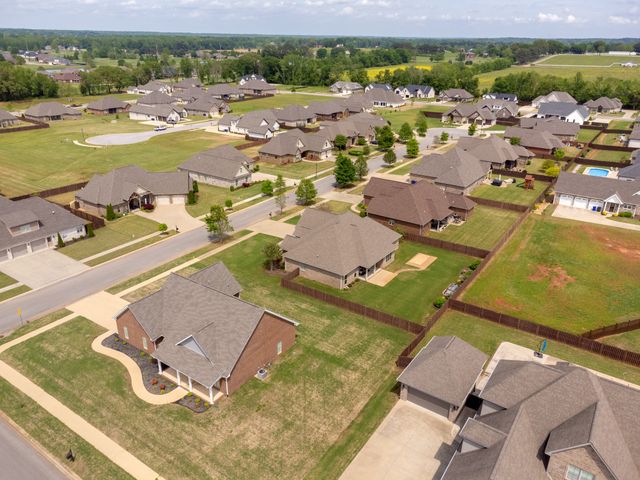 1206 Woodridge Ct, Florence, AL 35630