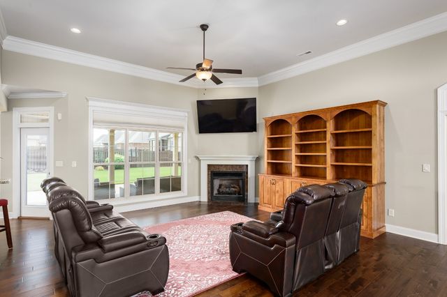 1206 Woodridge Ct, Florence, AL 35630