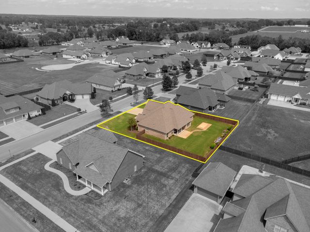 1206 Woodridge Ct, Florence, AL 35630