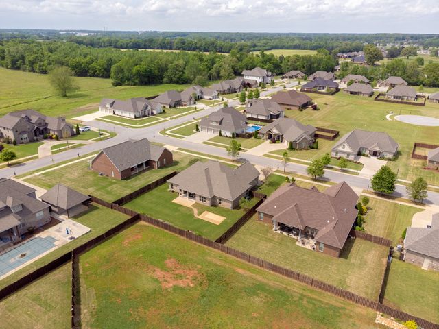 1206 Woodridge Ct, Florence, AL 35630