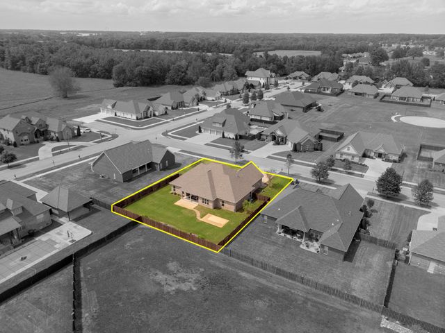 1206 Woodridge Ct, Florence, AL 35630