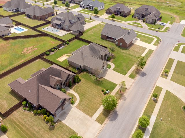 1206 Woodridge Ct, Florence, AL 35630