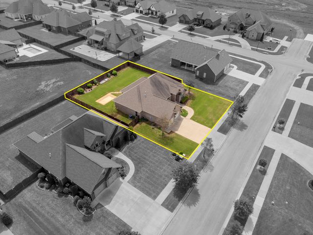 1206 Woodridge Ct, Florence, AL 35630