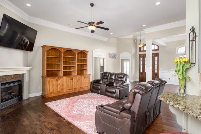 1206 Woodridge Ct, Florence, AL 35630