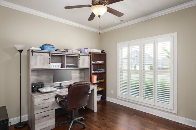 1206 Woodridge Ct, Florence, AL 35630