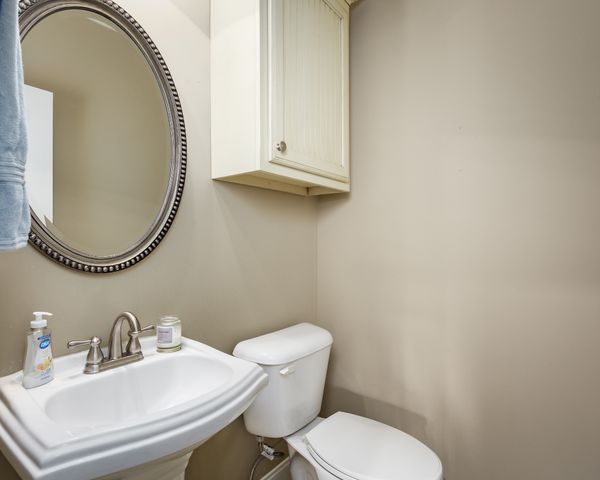 1206 Woodridge Ct, Florence, AL 35630