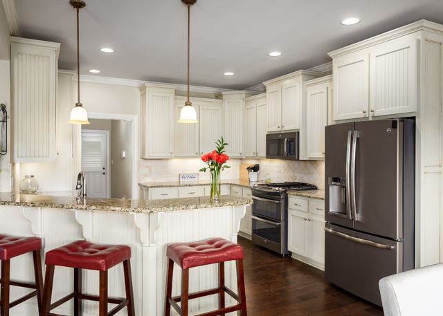 1206 Woodridge Ct, Florence, AL 35630