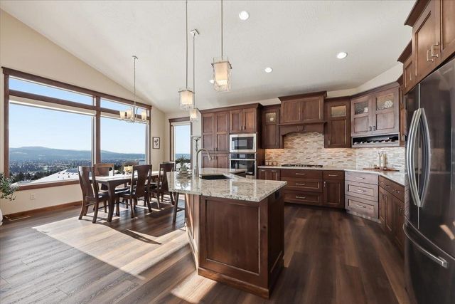 8814 E Ridgeline Ln, Spokane, WA 99217