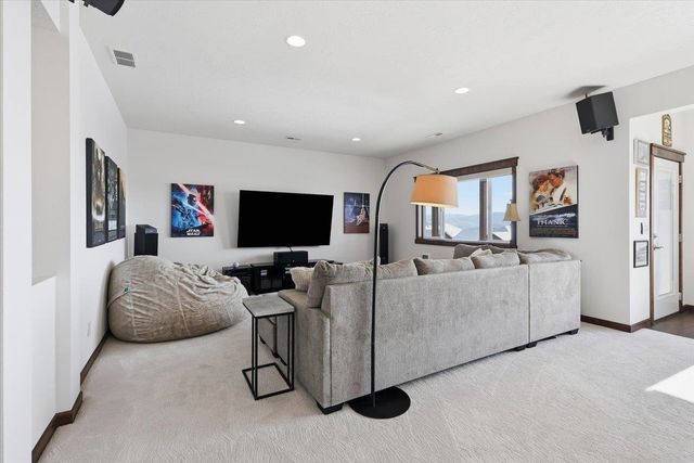 8814 E Ridgeline Ln, Spokane, WA 99217