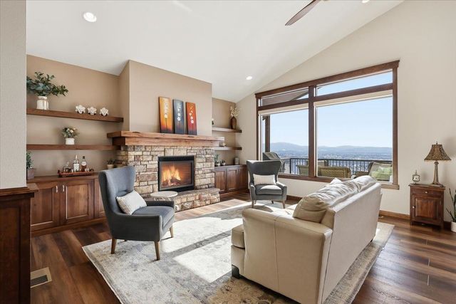 8814 E Ridgeline Ln, Spokane, WA 99217