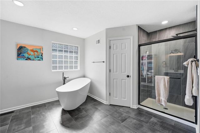 4421 SW Hillside Drive, Lee's Summit, MO 64082