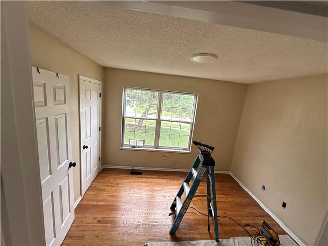4421 SW Hillside Drive, Lee's Summit, MO 64082