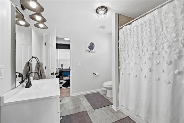 4421 SW Hillside Drive, Lee's Summit, MO 64082