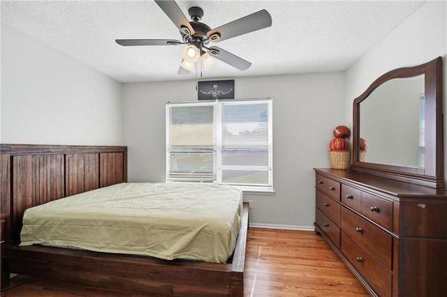 4421 SW Hillside Drive, Lee's Summit, MO 64082