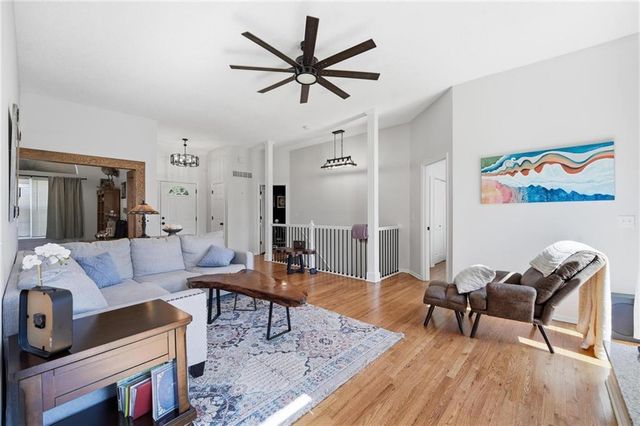 4421 SW Hillside Drive, Lee's Summit, MO 64082