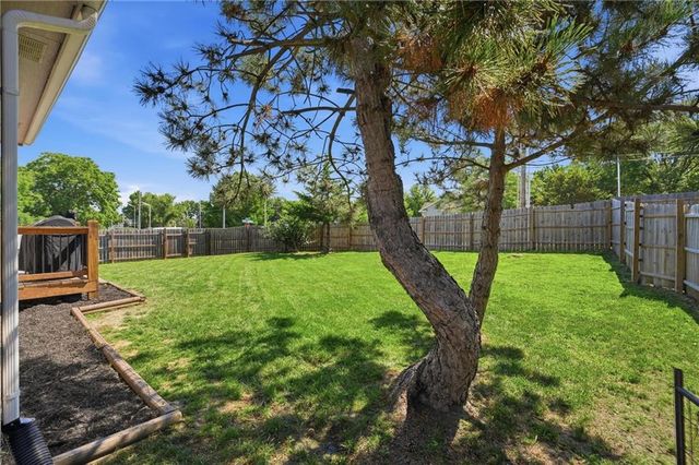 4421 SW Hillside Drive, Lee's Summit, MO 64082